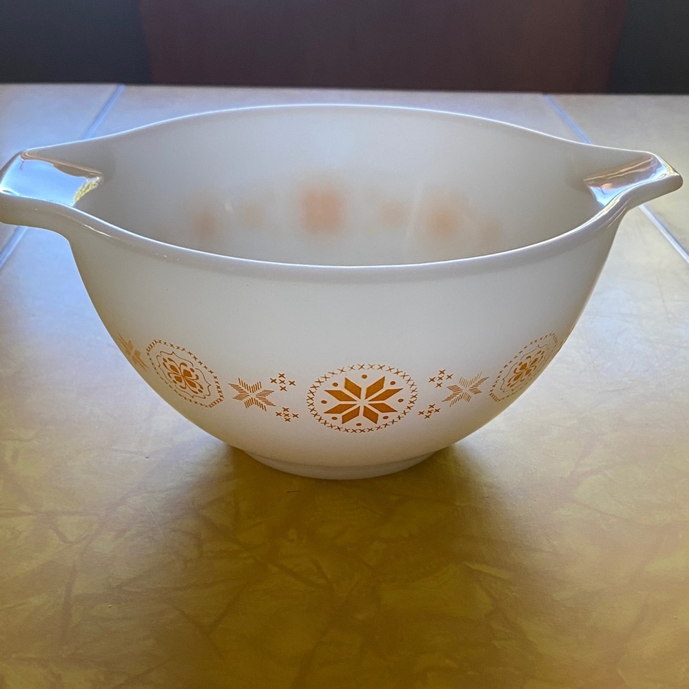 Vintage Pyrex 1 1/2 Mixing Bowl